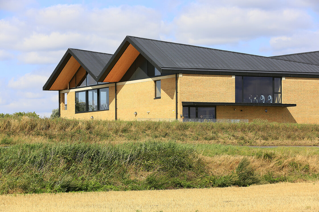 Standing seam for facade